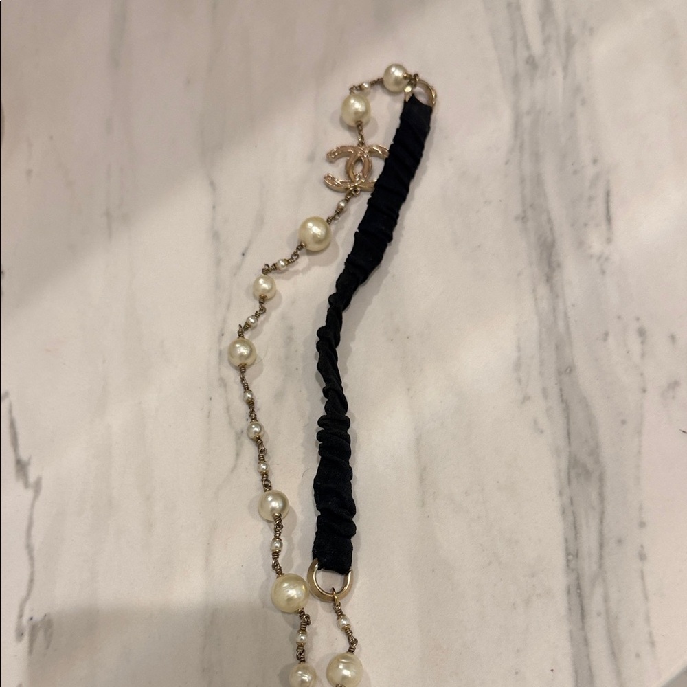 Authentic CHANEL Gold and Pearl Hair Accessory - Picture 4 of 5